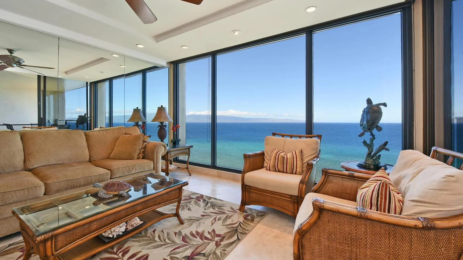 アパートホテル Top Floor Penthouse At The Mahana ラハイナ